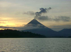 http://villadecary.com/samplepage/images/arenal_volcano_sunrise_002.jpg